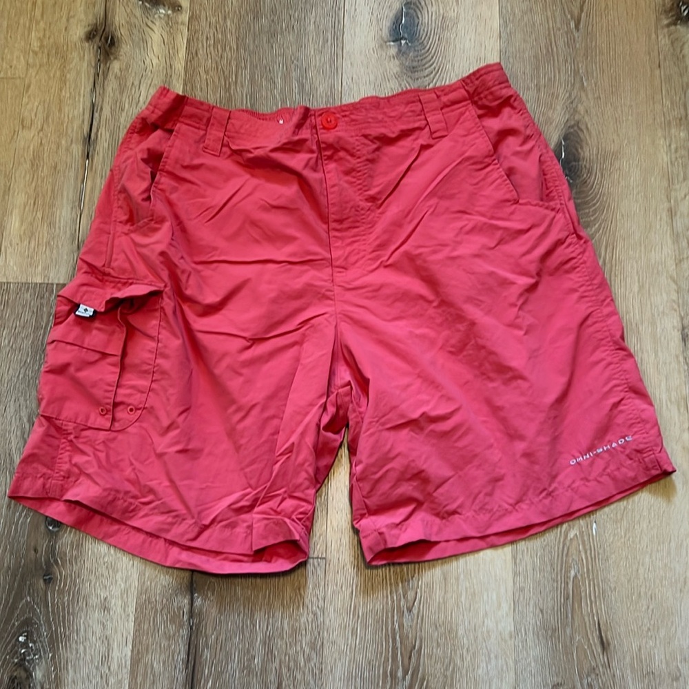 Columbia fuchsia river shorts, size Large